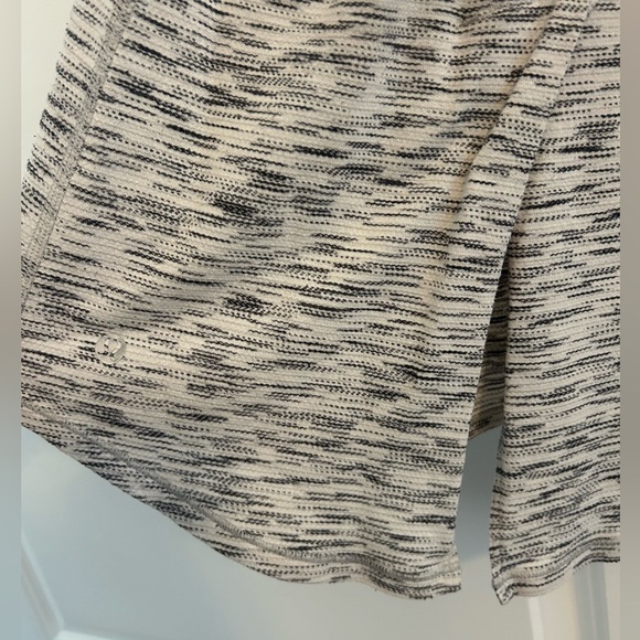 Lululemon women’s open back tank - Picture 2 of 4